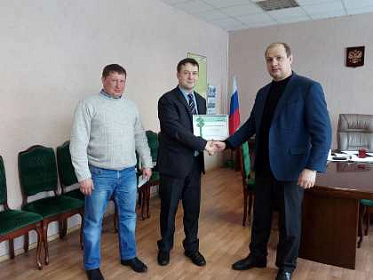 Музыкальный центр и колёса для трактора подарил школам в Усть-Удинском районе Александр Дубровин